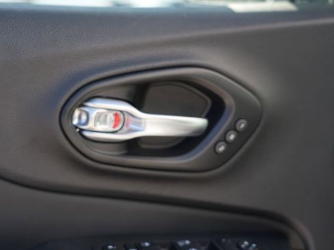 Used 2022 Jeep Cherokee Trailhawk w/ Premium Leather Package image 18