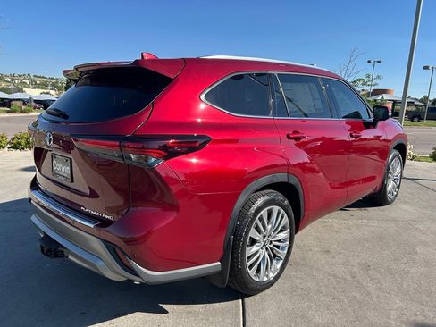 Used 2026 Toyota Highlander Platinum AWD/4WD image 8