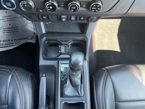 Used 2018 Toyota Tacoma TRD Sport AWD/4WD image 21