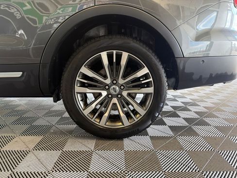 Used 2017 Ford Explorer Platinum AWD/4WD image 7