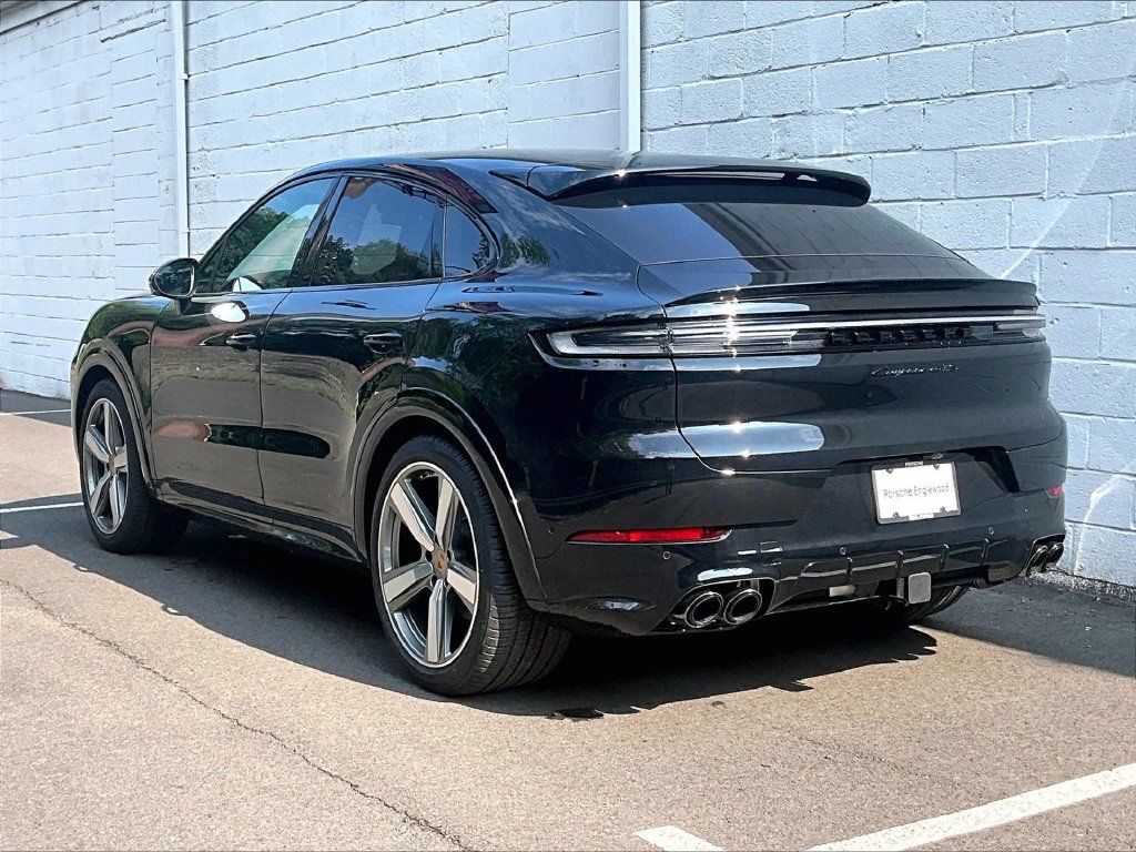 Used 2026 Porsche Cayenne GTS AWD/4WD image 3