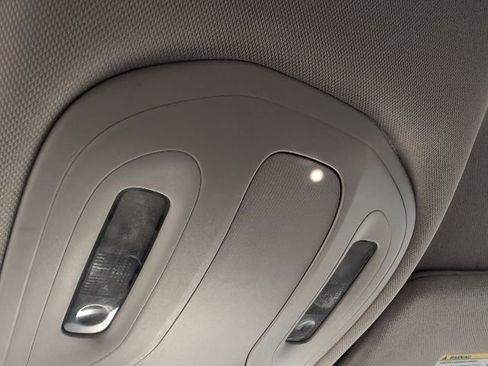 Used 2021 Chrysler Voyager L image 22