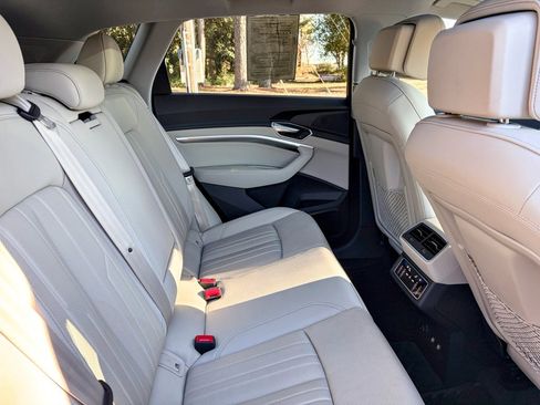 Used 2019 Audi e-tron Premium Plus image 24