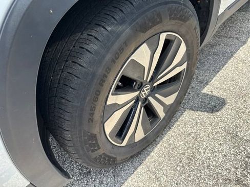 Used 2024 Volkswagen Atlas Cross Sport SE FWD image 10
