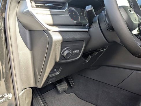 New 2025 Jeep Grand Cherokee Altitude image 16