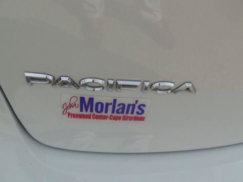 Certified 2025 Chrysler Pacifica Select FWD image 10