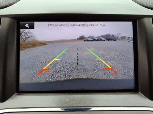 Used 2013 Lincoln MKS image 25