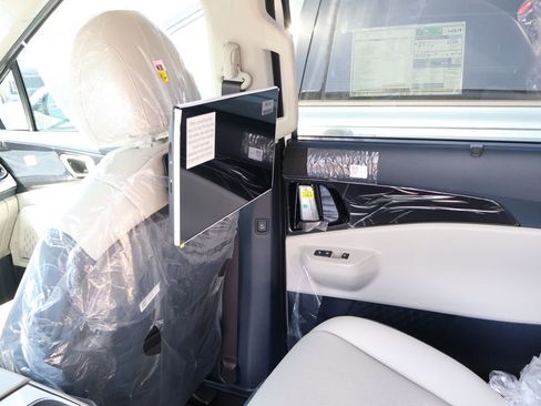 New 2026 Kia Carnival SX Prestige FWD image 12