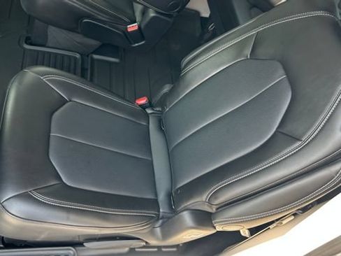 Used 2024 Chrysler Pacifica Touring-L FWD image 29