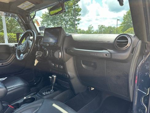 Used 2018 Jeep Wrangler Unlimited Sahara AWD/4WD image 65