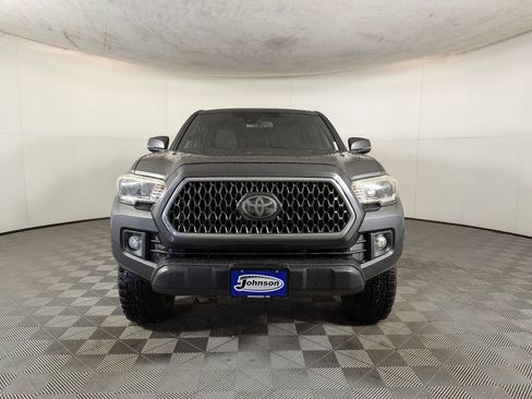 Used 2018 Toyota Tacoma TRD Off-Road w/ Technology Package AWD/4WD image 2