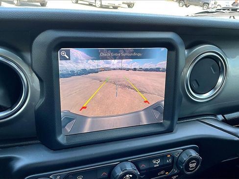 Used 2020 Jeep Gladiator Overland image 13