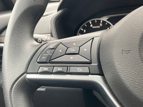 Used 2025 Nissan Altima 2.5 SV image 15