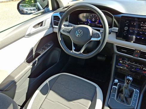 Certified 2025 Volkswagen Taos SE image 14