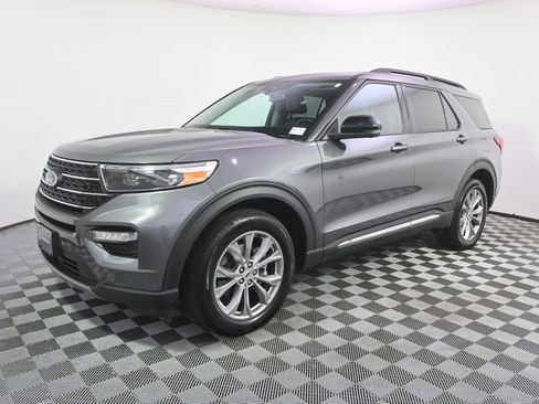 Used 2023 Ford Explorer XLT w/ Equipment Group 202A AWD/4WD image 2