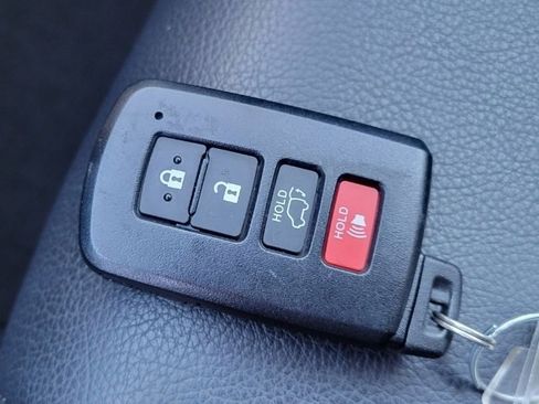 Used 2015 Toyota RAV4 Limited AWD/4WD image 35
