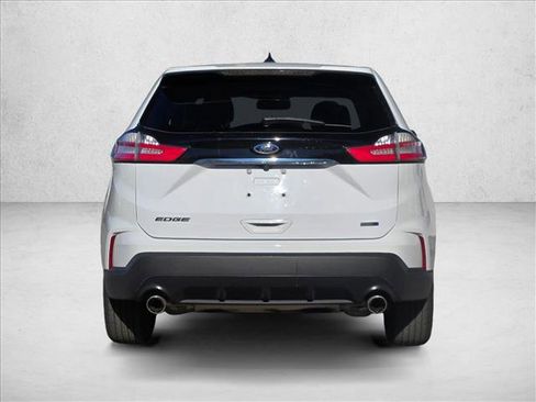 Used 2019 Ford Edge SE image 6