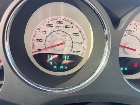 Used 2013 Dodge Challenger R/T image 11