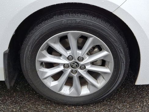 Certified 2022 Toyota Corolla LE image 9