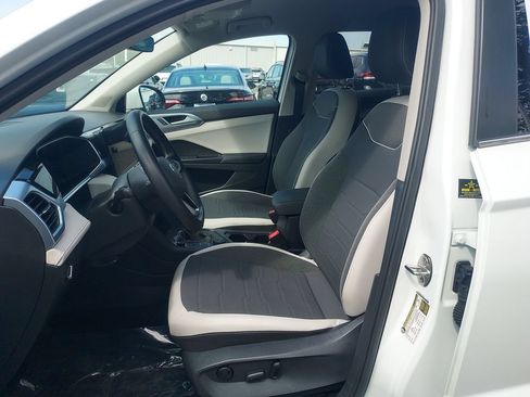 Certified 2025 Volkswagen Taos SE AWD/4WD image 29