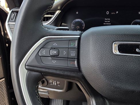 Used 2024 Jeep Grand Cherokee L Laredo RWD image 11