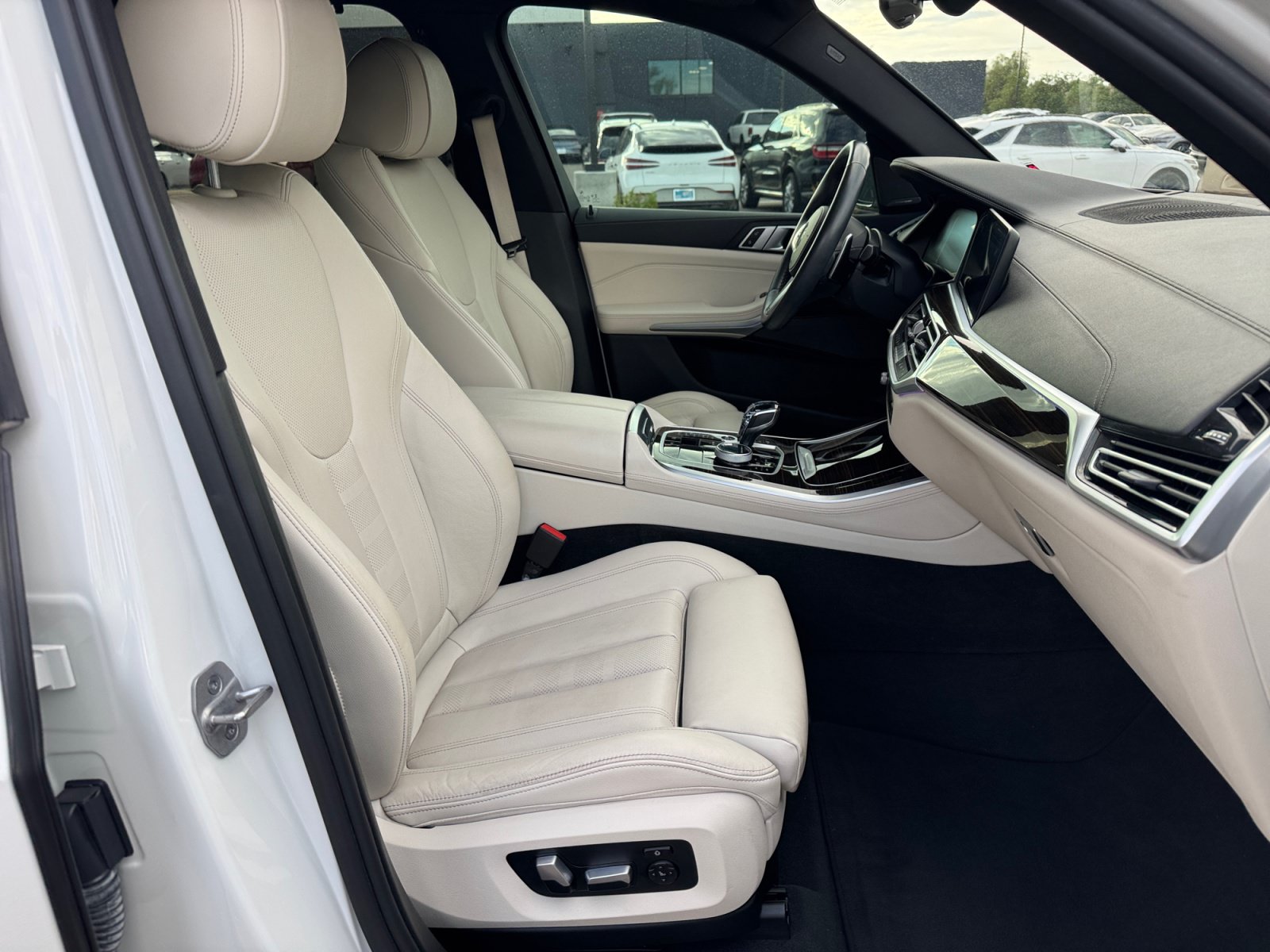 Used 2021 BMW X5 xDrive40i w/ M Sport Package AWD/4WD image 19
