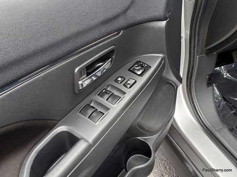 Used 2025 Mitsubishi Outlander Sport SE AWD/4WD image 19