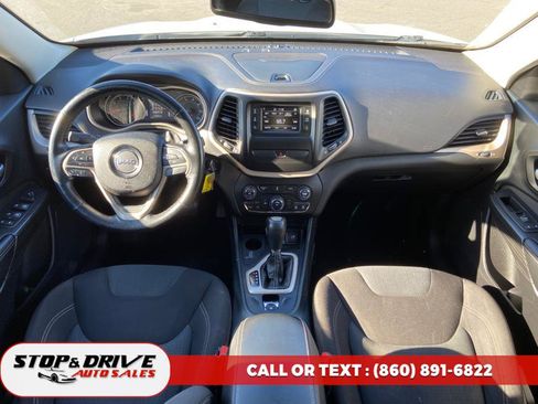 Used 2015 Jeep Cherokee Latitude w/ Cold Weather Group image 10
