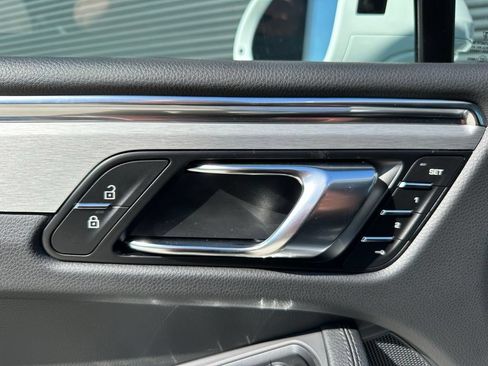 Certified 2026 Porsche Macan AWD/4WD image 19