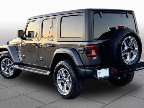 Used 2022 Jeep Wrangler Unlimited Sahara w/ LED Lighting Group AWD/4WD image 12