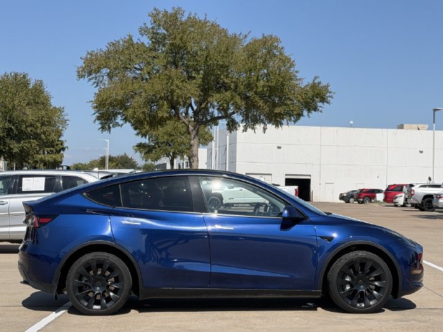 Used 2024 Tesla Model Y Long Range AWD/4WD image 3