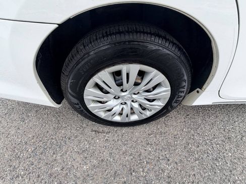 Used 2012 Toyota Camry LE FWD image 29