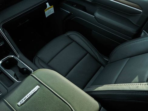 New 2026 GMC Sierra 2500 Denali w/ Denali Reserve Package image 24