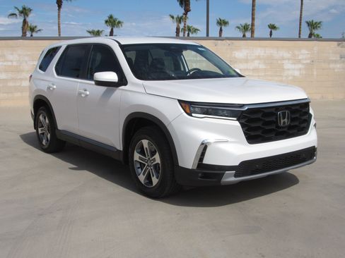 Certified 2025 Honda Pilot EX-L image 2
