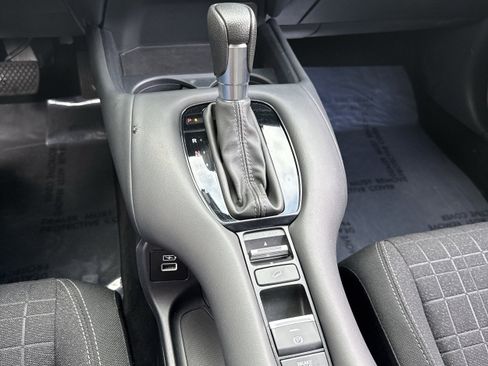 Used 2023 Honda HR-V LX image 17