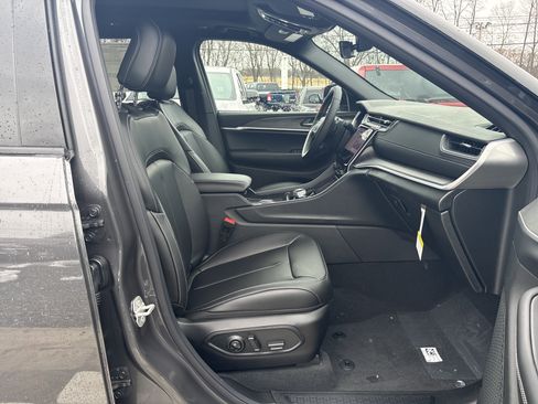 New 2025 Jeep Grand Cherokee L Limited image 9