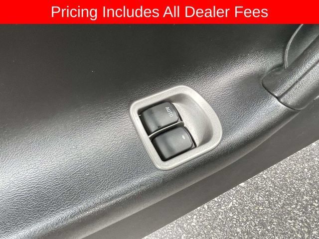 Used 2006 Pontiac Solstice Convertible w/ Premium Package RWD image 19