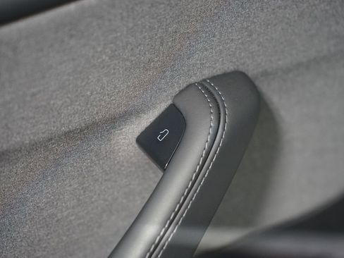 Used 2026 Tesla Model Y 2WD image 28