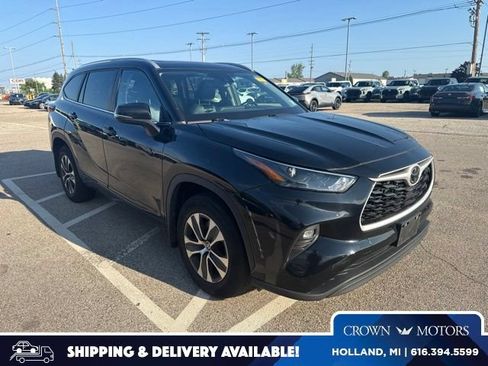 Used 2023 Toyota Highlander XLE AWD/4WD image 1