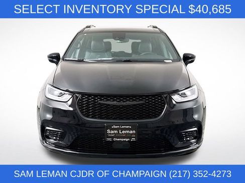 New 2026 Chrysler Pacifica Select w/ S Appearance Package image 2