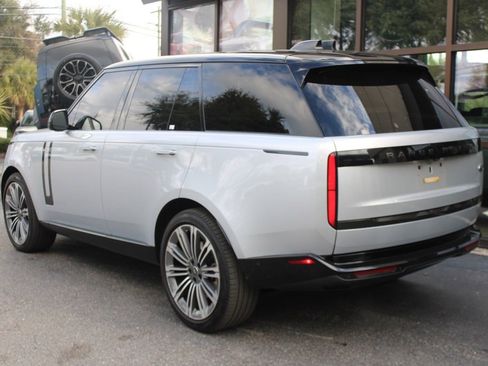 Used 2023 Land Rover Range Rover SE image 9