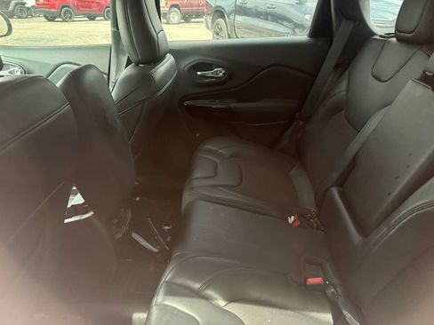 Used 2021 Jeep Cherokee Latitude Plus AWD/4WD image 14