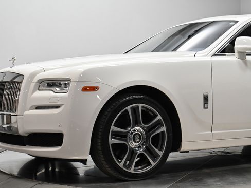 Used 2017 Rolls-Royce Ghost image 12