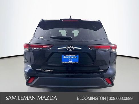 Used 2024 Toyota Highlander XLE FWD image 6