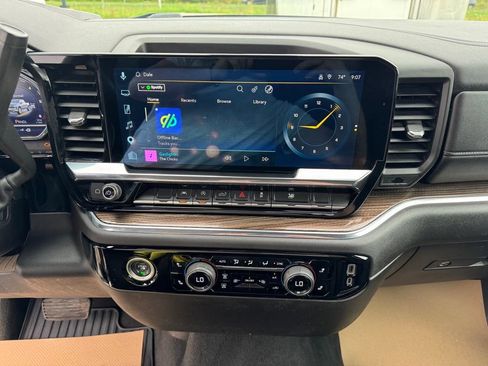 Used 2024 Chevrolet Silverado 1500 LT AWD/4WD image 16