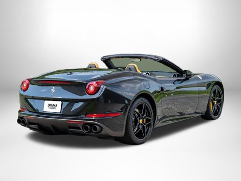Used 2018 Ferrari California T RWD image 8