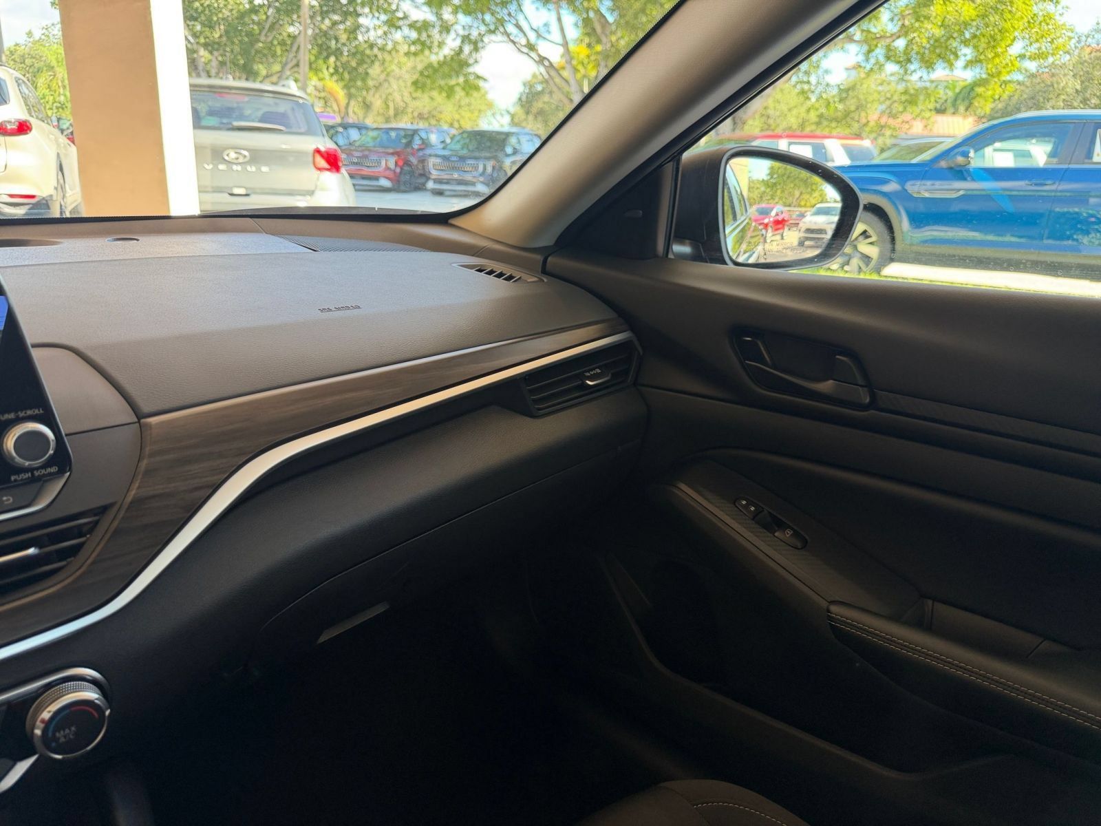 Used 2026 Nissan Altima 2.5 SV FWD image 29