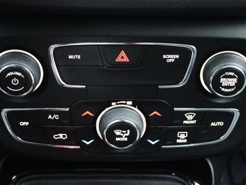 Used 2018 Jeep Compass Limited w/ Navigation Group image 37