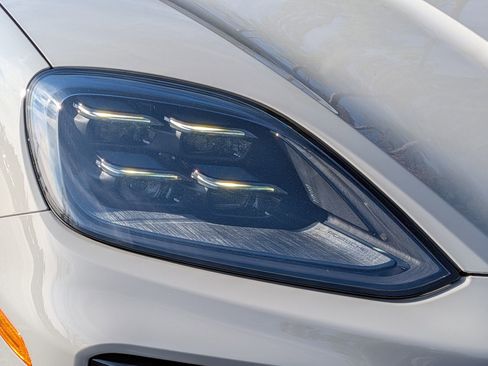 Certified 2025 Porsche Cayenne Coupe AWD/4WD image 34