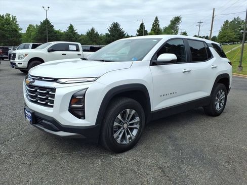 Used 2026 Chevrolet Equinox LT FWD image 8